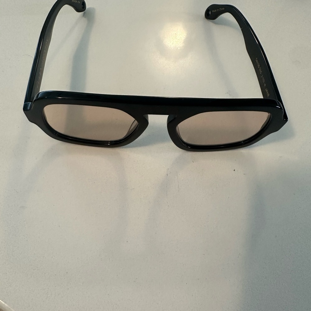 Black Square Women's Sunglasses - Picture 7 of 8